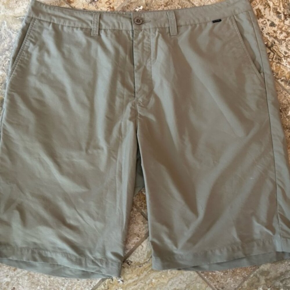 Travis Mathew Mens Size 38 Beige Golf Shorts